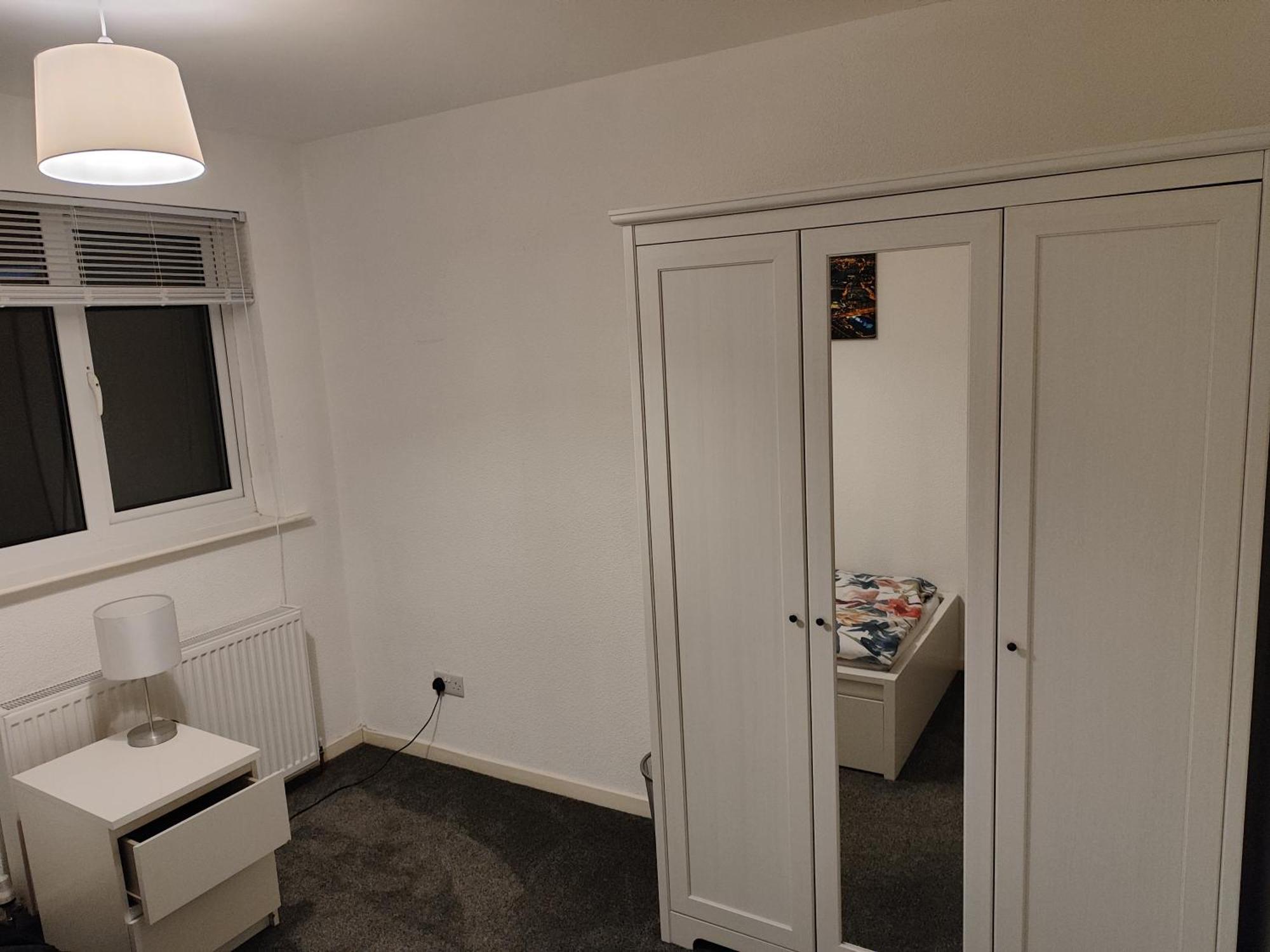 Perfect Place In Walsall/ 4 Bedroom / Long Term Workers Or Family Home Exterior photo